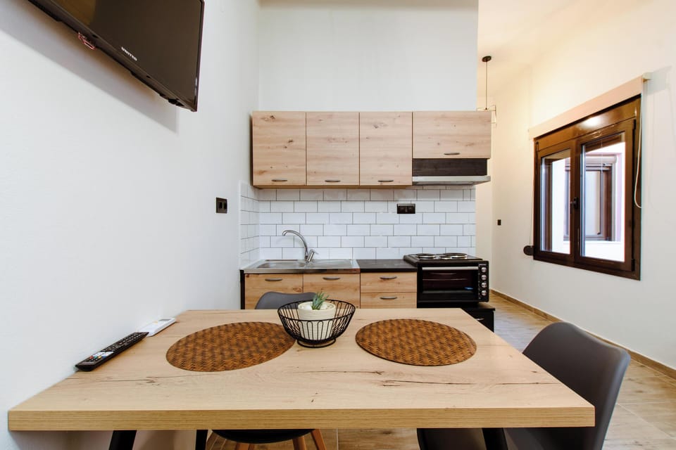 Comfort Apartment | Private kitchen | Coffee/tea maker, mini-fridge, oven, stovetop