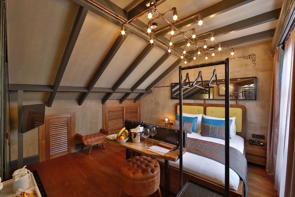 Penthouse Suite | Premium bedding, minibar, in-room safe, desk