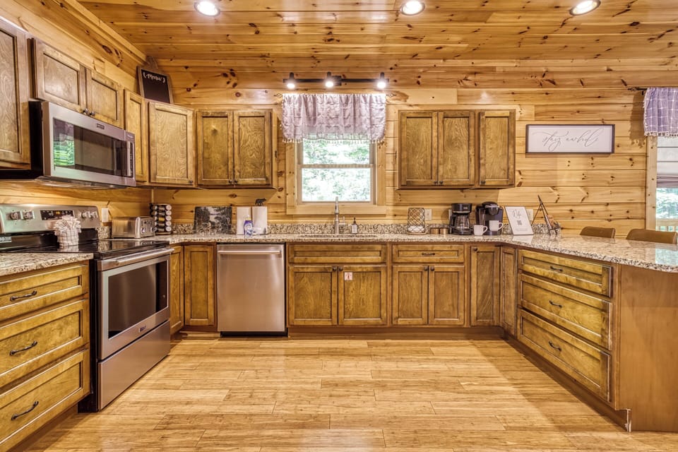 Wears Valley Pet Friendly Cabin "Woodness Gracious" - Fully furnished kitchen with stainless steel appliances