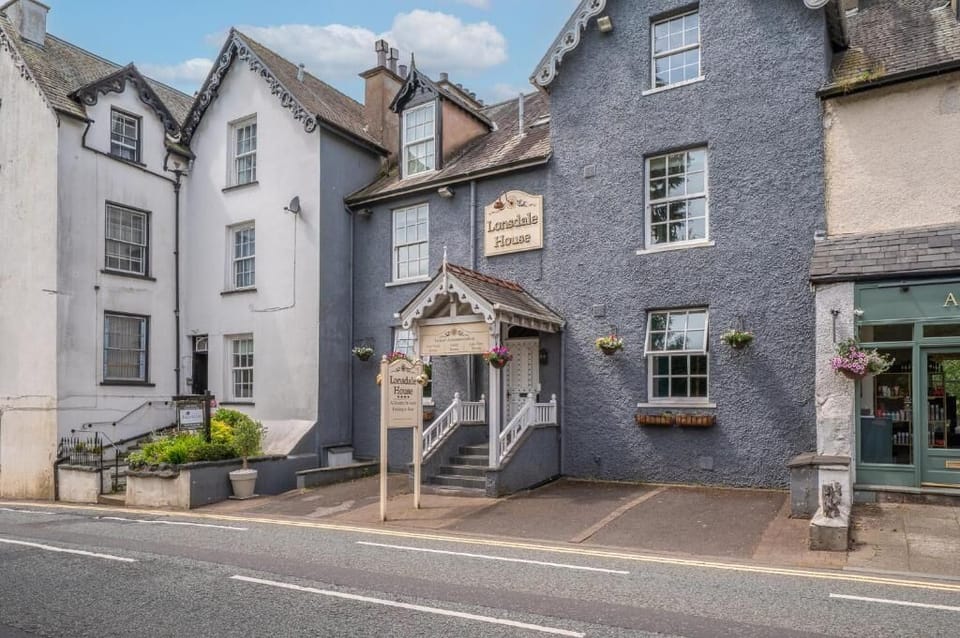 Lonsdale House | Exterior