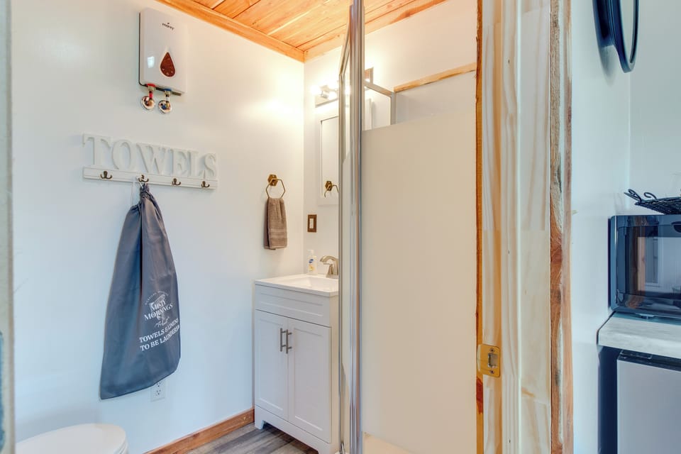 3 Studio Suites! White River Cabin Compound Cottage in Arkansas
