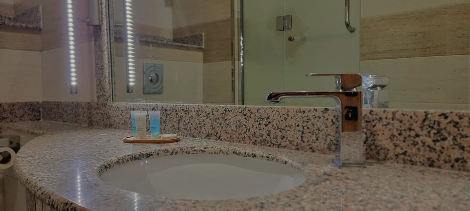 Bathtub, free toiletries, hair dryer, slippers