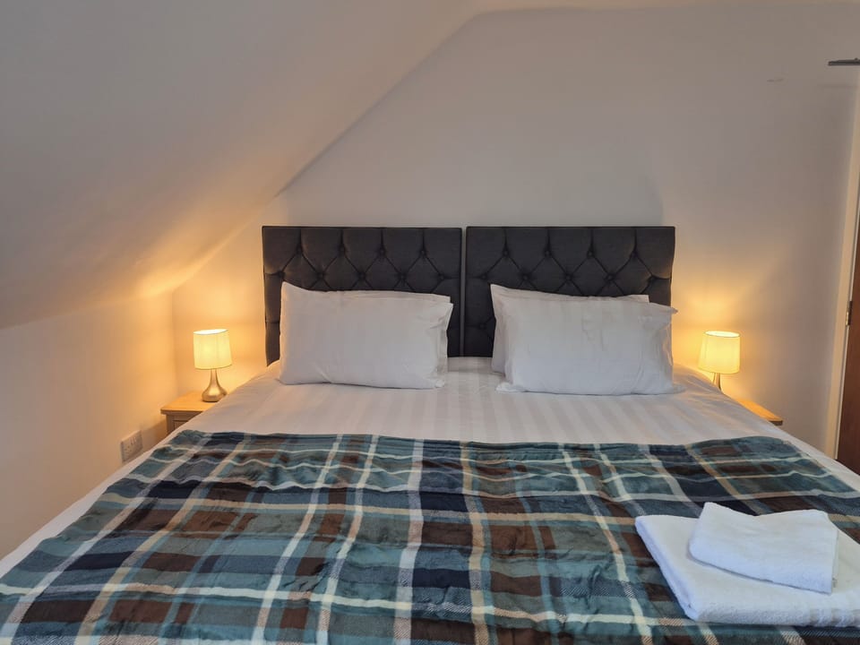 Classic Double or Twin Room | Iron/ironing board, WiFi (free)