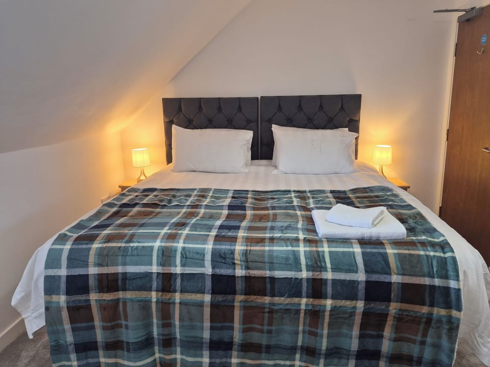 Classic Double or Twin Room | Iron/ironing board, WiFi (free)
