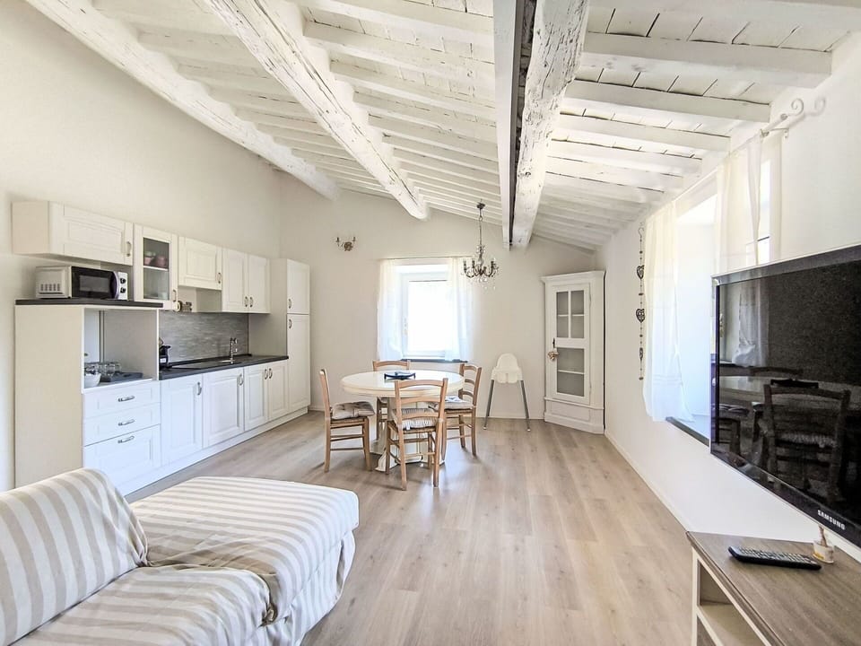 Furniture, Wall, Interior Design, Wood, Flooring, Ceiling, Floor, Home, Room, Apartment