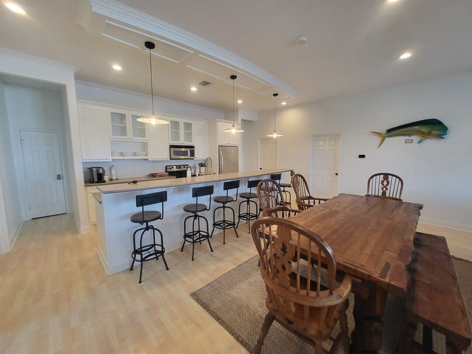 Achilles Casa - kitchen & dining area