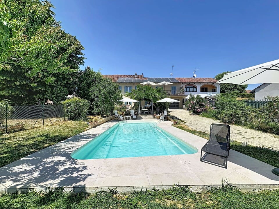 Swimming Pool, Residential Area, Resort, Outdoor Furniture, Leisure, Estate, Hacienda, Umbrella, Villa, Shade