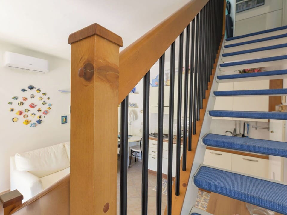 Stairs, Wood, Flooring, Handrail, Interior Design, Floor, Baluster, Wood Stain, Hardwood, Wood Flooring