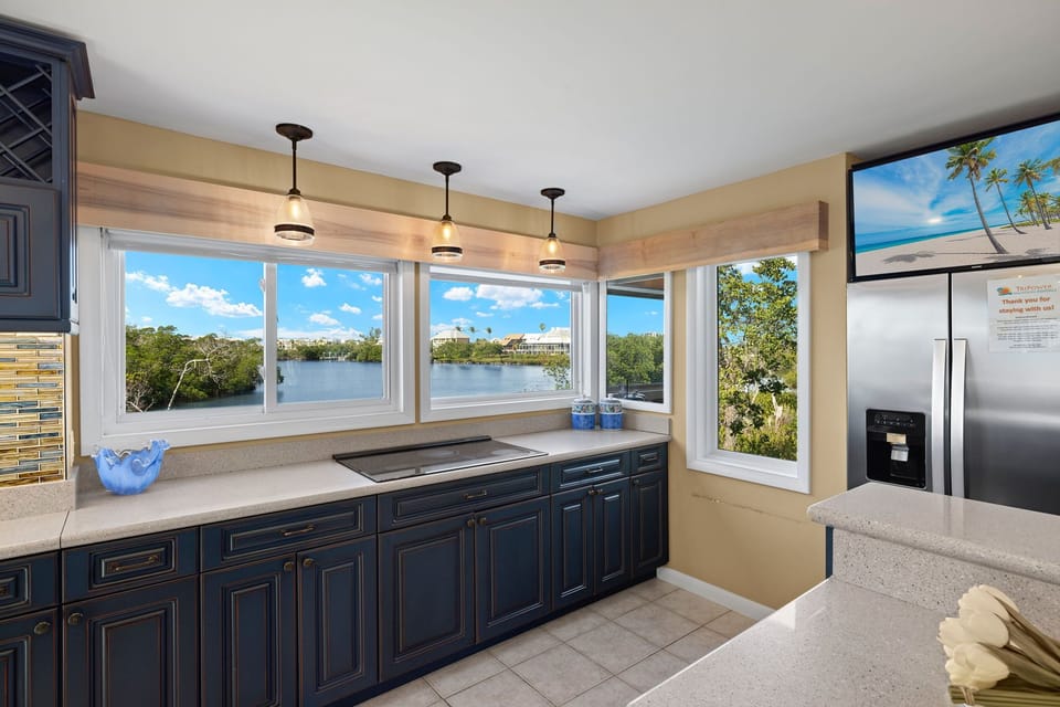 Waterfront dining retreat