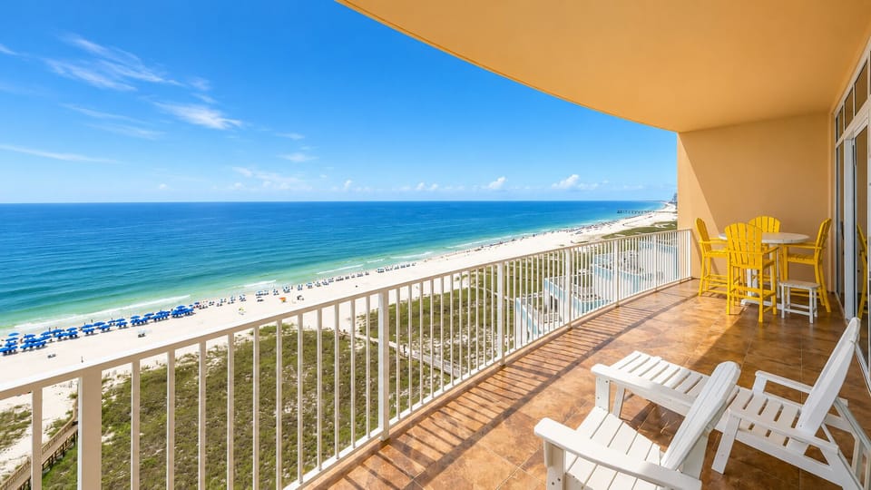 Your balcony invites you to savor gulf breezes while watching waves ripple over the shore below