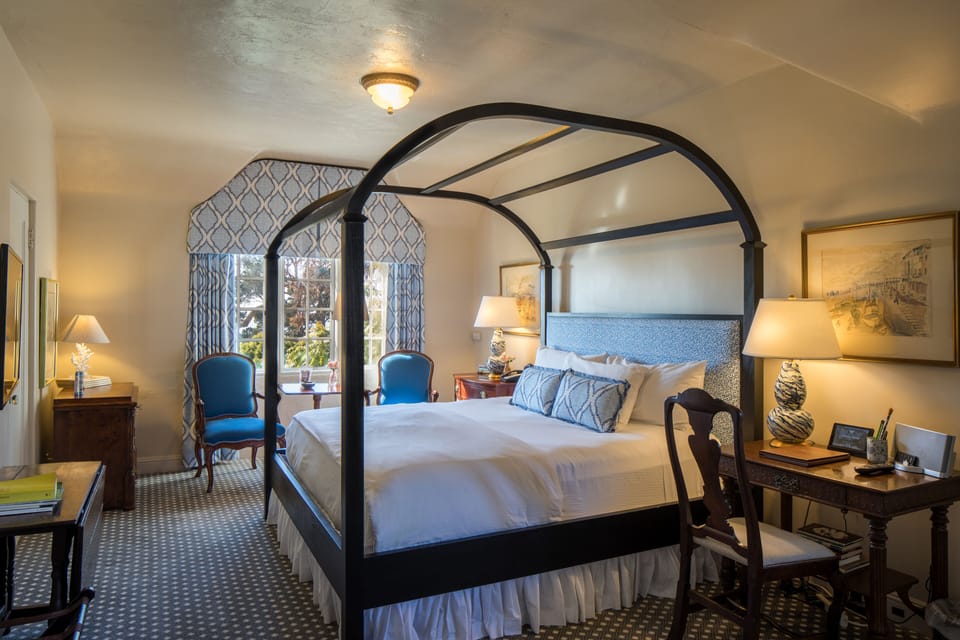Premium Room, 1 King Bed, Partial Ocean View | Premium bedding, minibar, in-room safe, blackout drapes
