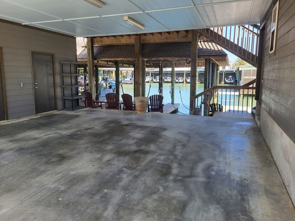 POC House - breezeway (2)