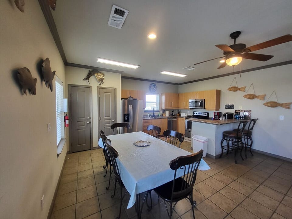 POC House - kitchen & dining area