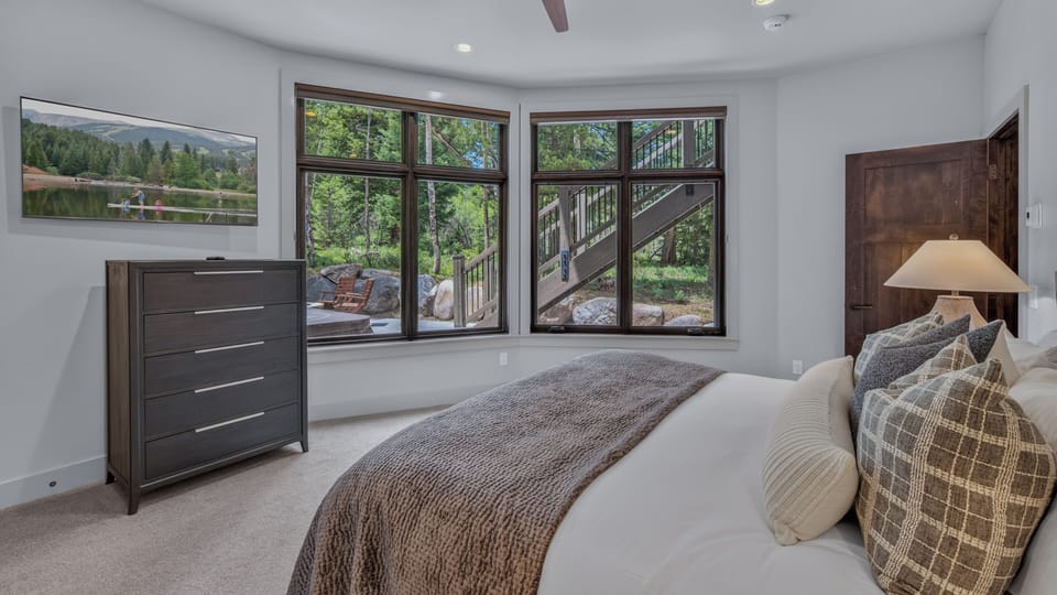 Bedroom 4, Lower Level - King bedroom