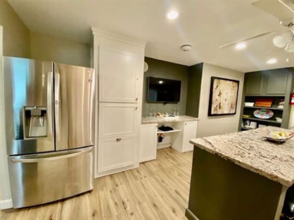 Upstairs Kitchen (2)