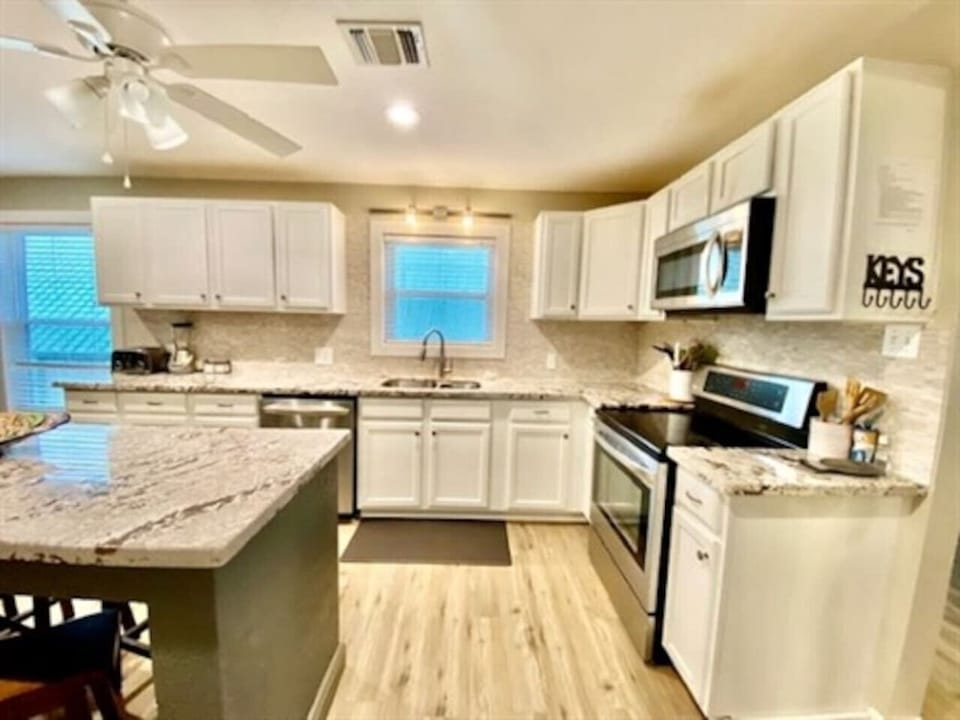 Upstairs Kitchen (3)