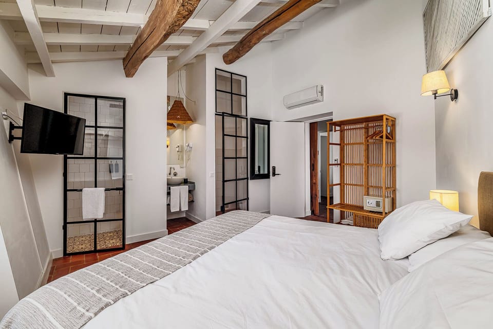 In-room safe, blackout drapes, WiFi (free)