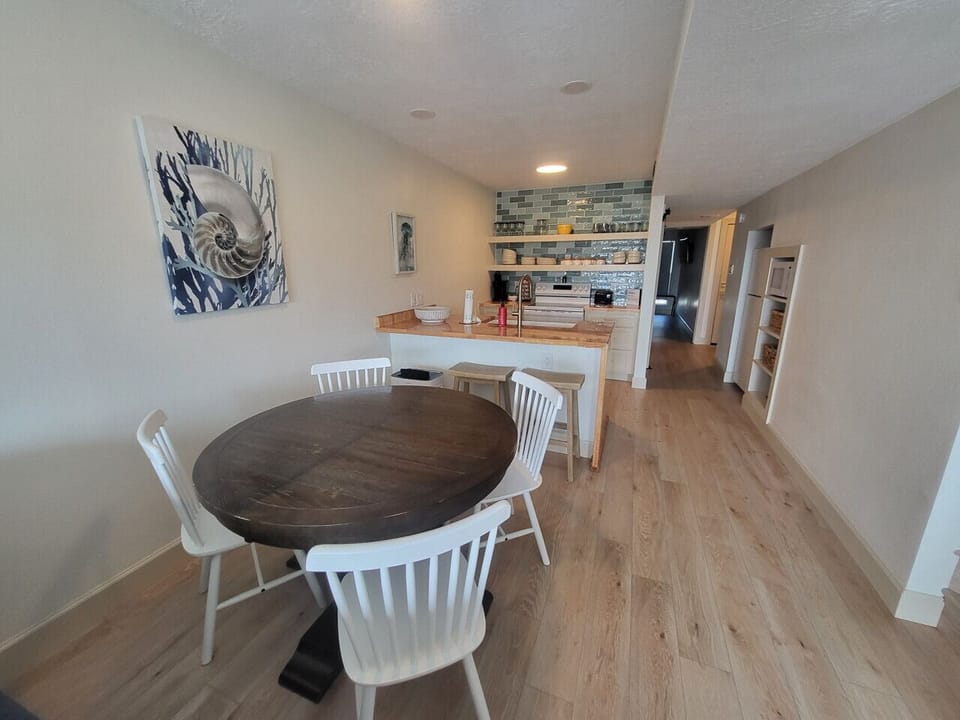 PC #7 - kitchen & dining