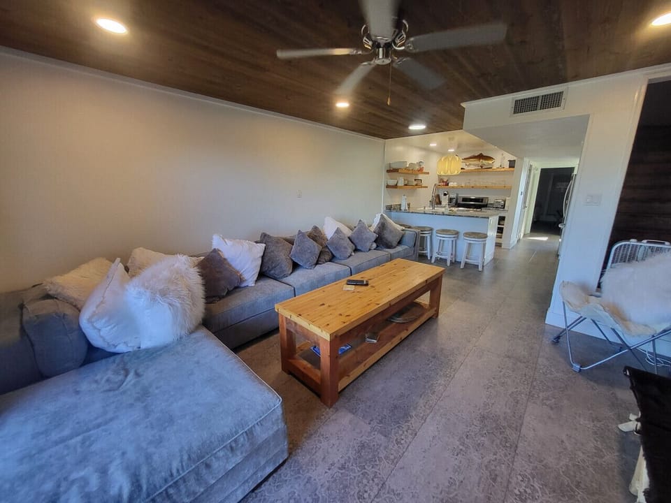 Pirates Cove #5 - living room (2)