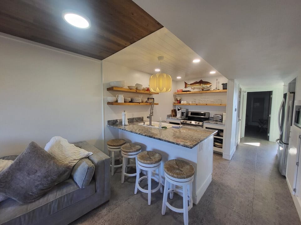 Pirates Cove #5 - kitchen & bar
