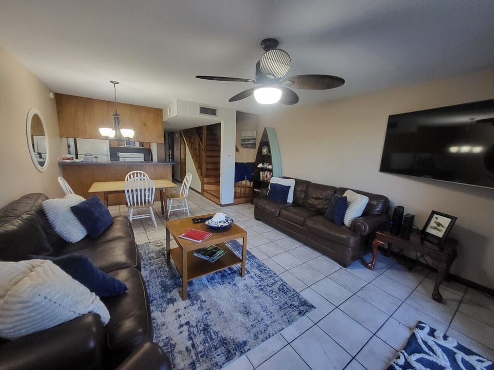 Pirates Cove #3 - living room (5)