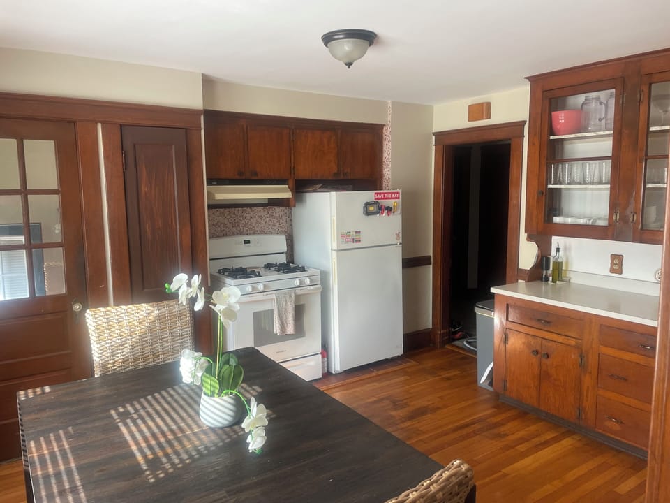 Eat in Kitchen 