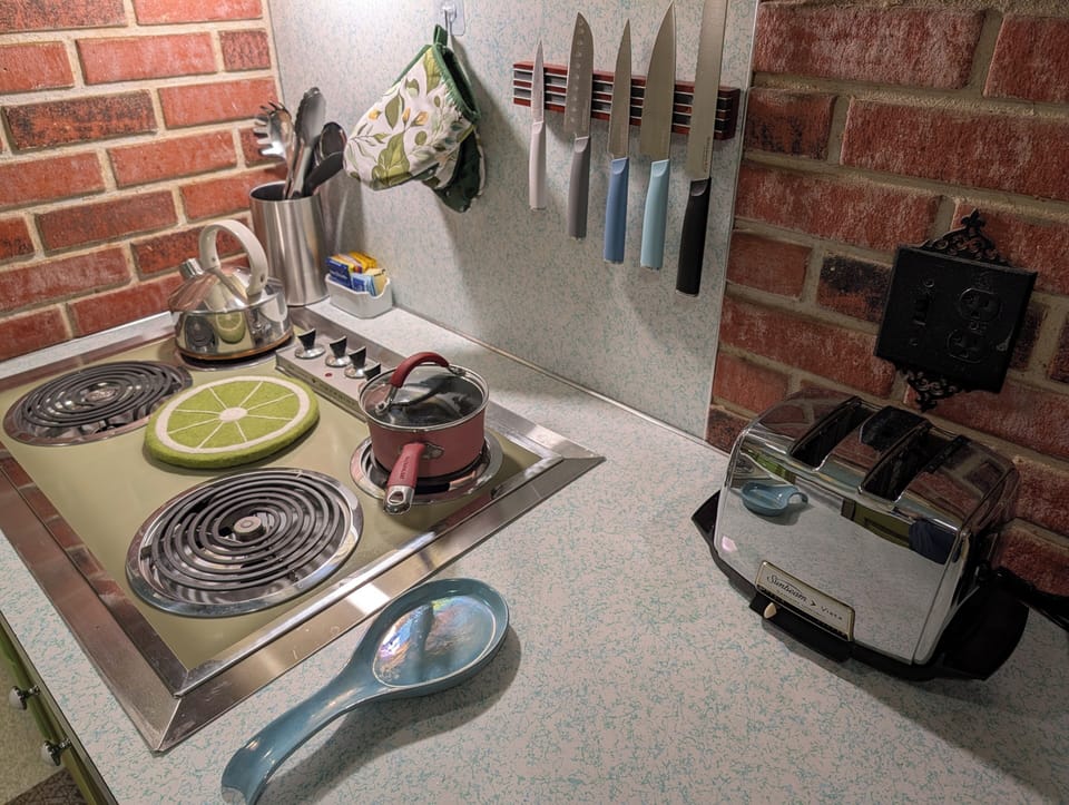 Matching Vintage Hotpoint Cooktop, Vent hood, and In-Wall Oven, Vintage Sunbeam Toaster, multiple coffee-making options, including a percolator!