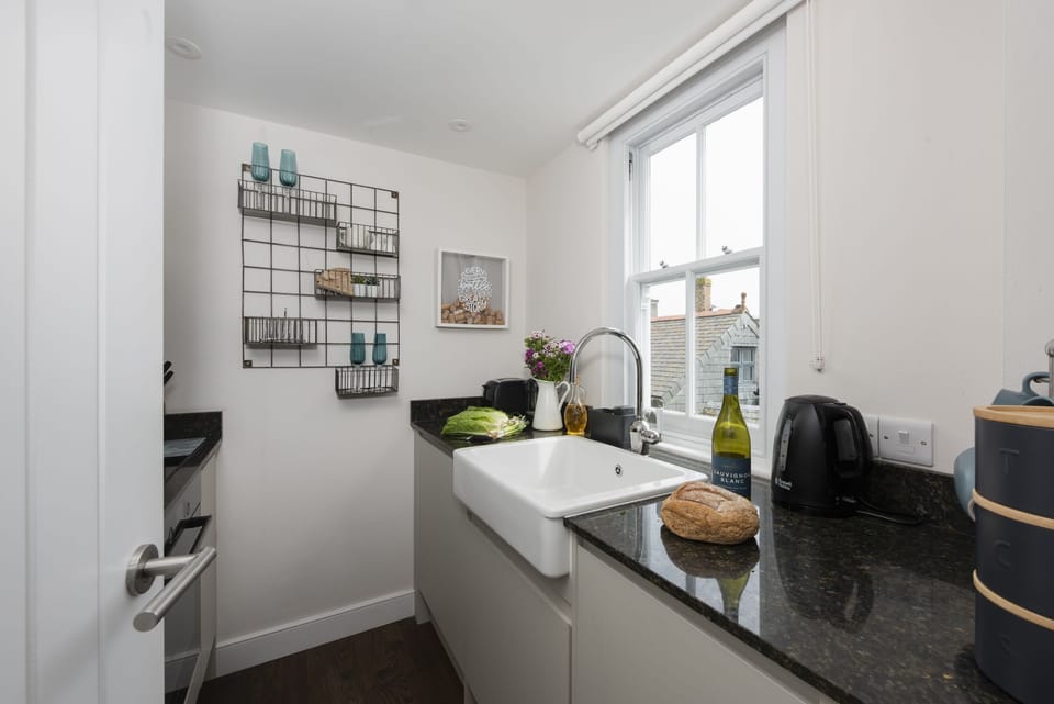 Gally kitchen with electric oven and hob, microwave, kettle, toaster - Berakah