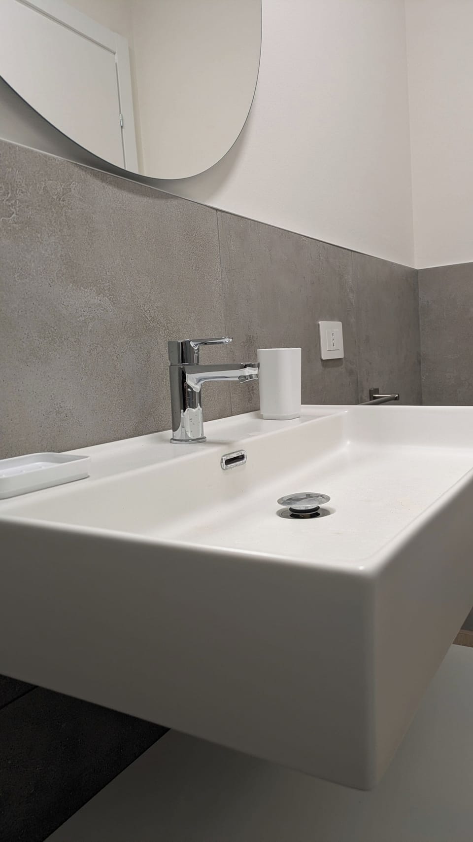 Deluxe Double or Twin Room, Non Smoking, Private Bathroom | Bathroom | Shower, hair dryer, bidet, towels