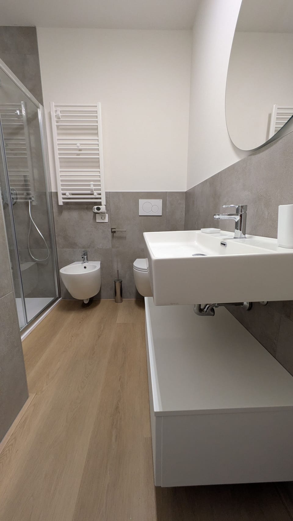 Deluxe Double or Twin Room, Non Smoking, Private Bathroom | Bathroom | Shower, hair dryer, bidet, towels