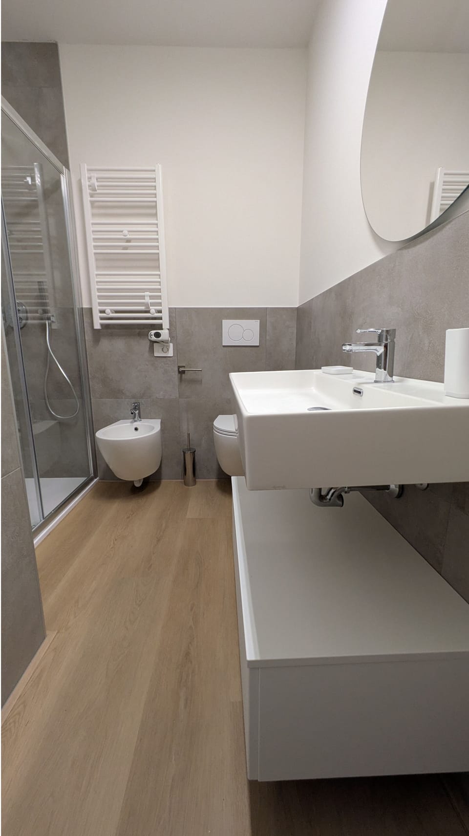 Deluxe Double or Twin Room, Non Smoking, Private Bathroom | Bathroom | Shower, hair dryer, bidet, towels