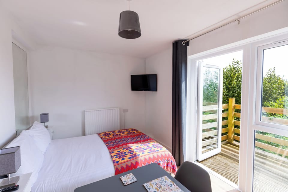 WiFi (free), bed sheets
