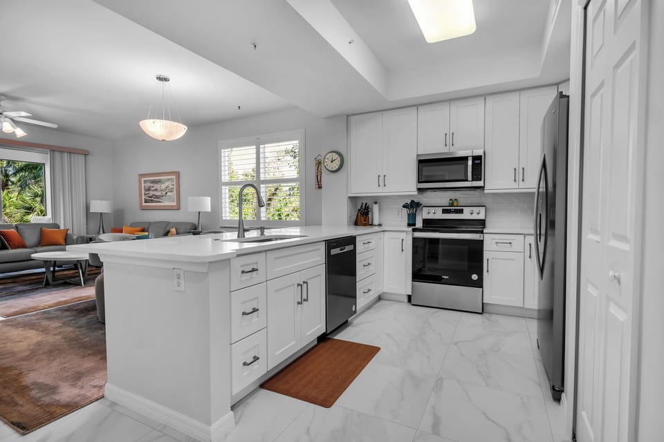 Kitchen w/ Stainless Steel appliances