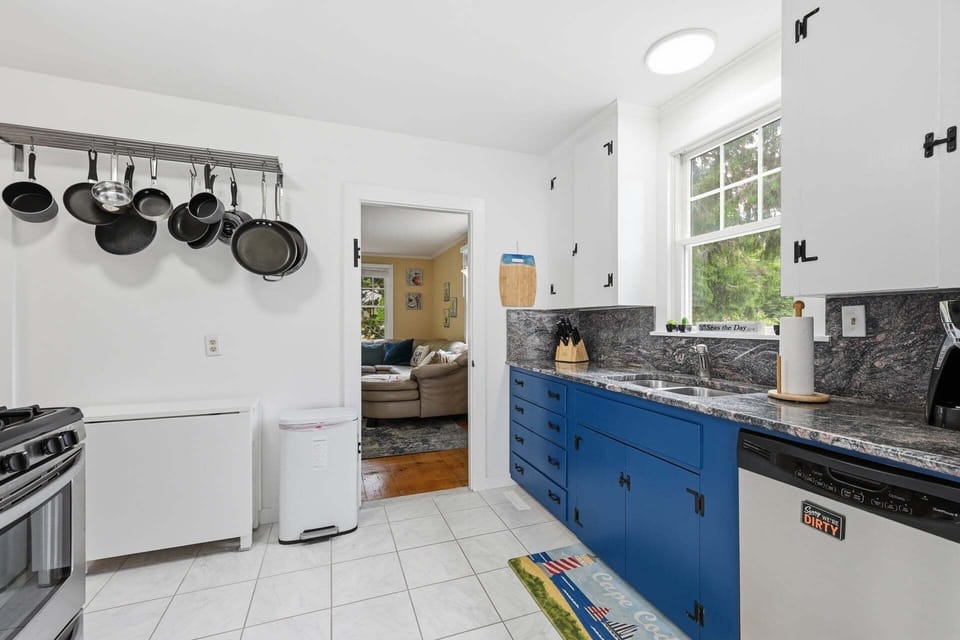 Spacious fully equipped kitchen