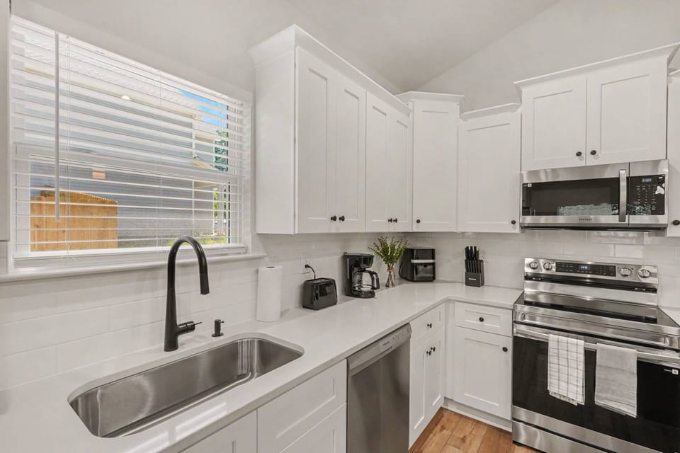 From fresh coffee in the morning to late-night snacks, this kitchen is ready for every part of your stay!