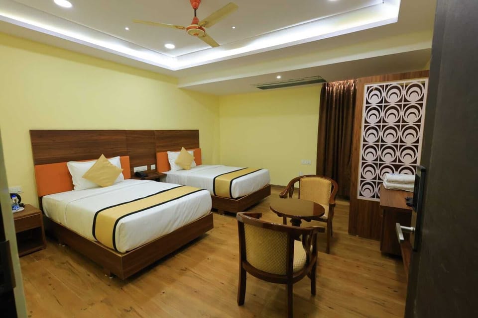 Club Twin Room | Laptop workspace, WiFi (free)