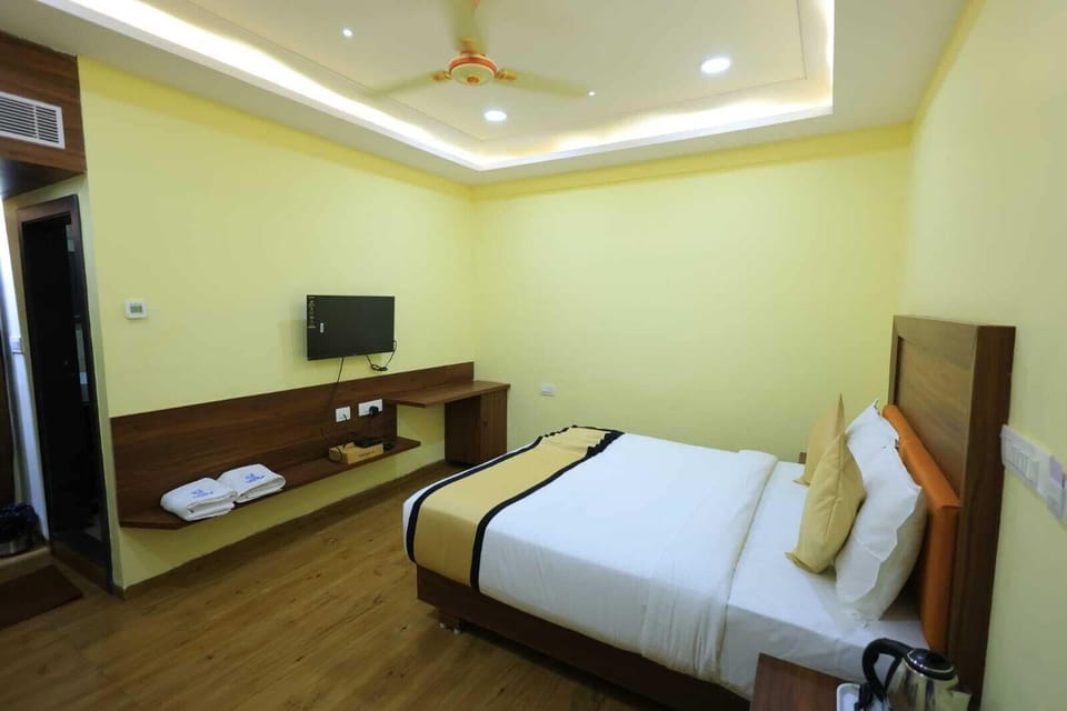 Deluxe Double Room | Laptop workspace, WiFi (free)