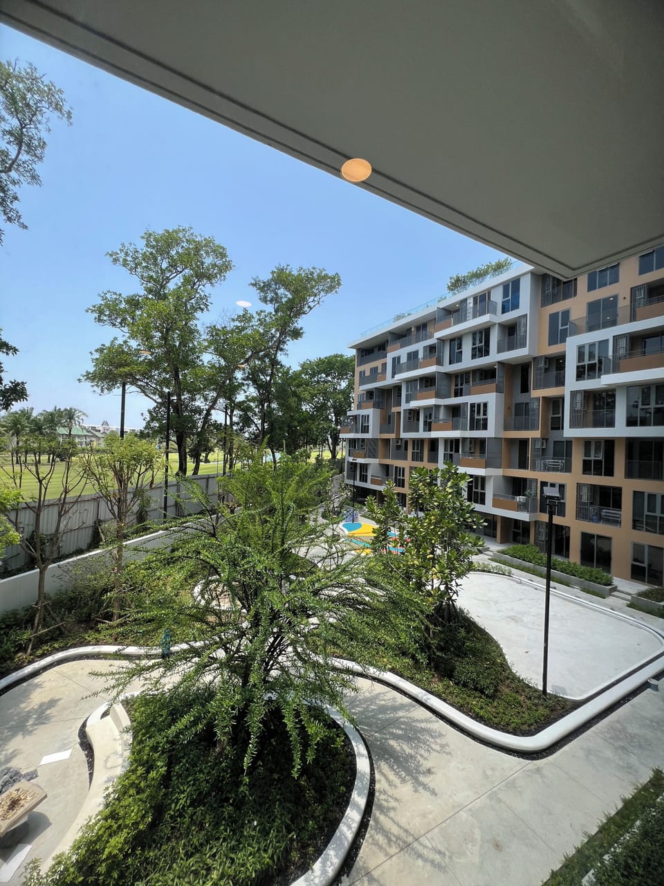 Comfort Condo, Kitchenette, Garden View | Property grounds
