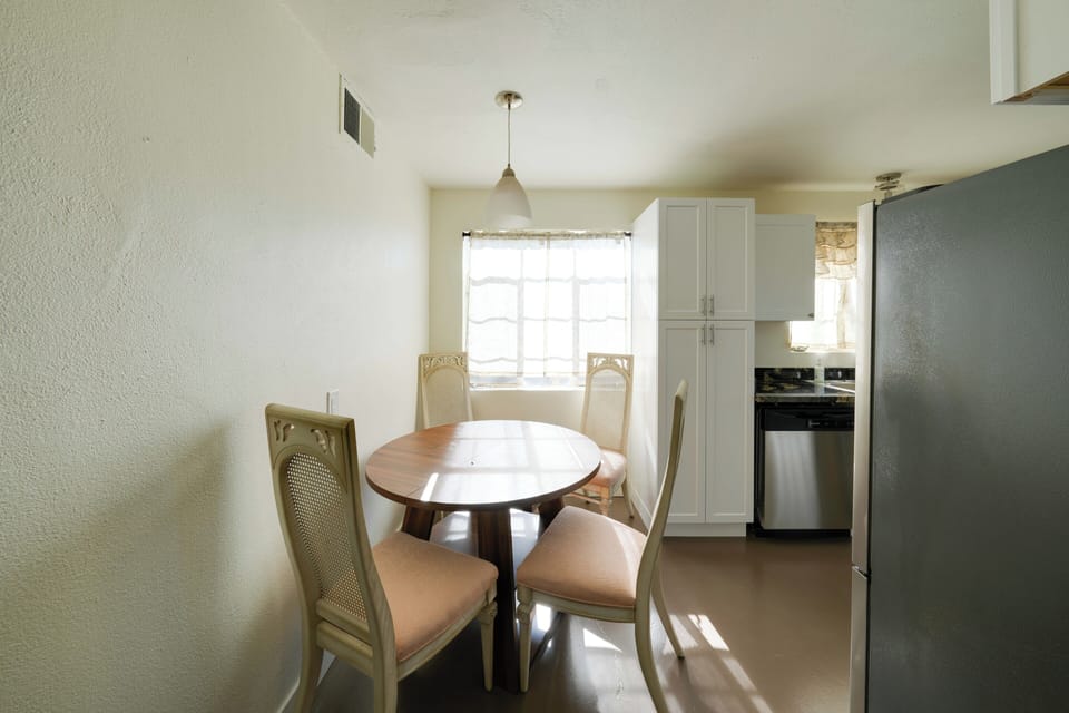 Dining Area | Dishware/Flatware Provided