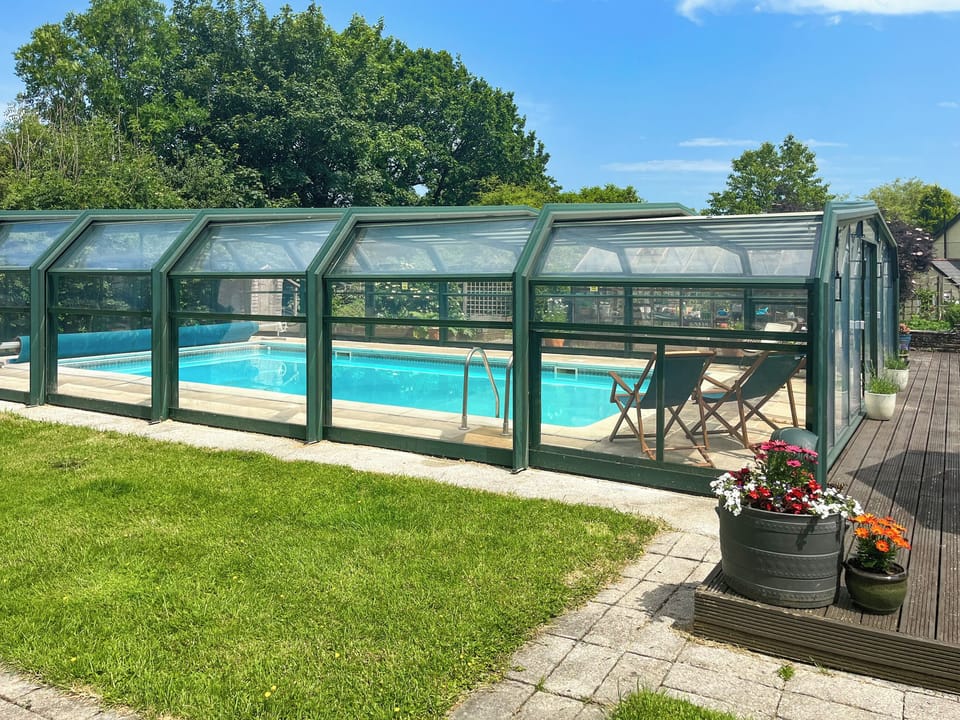 Swimming pool | Bridge Cottage - Bridge Farm Country Stays, Sheepwash
