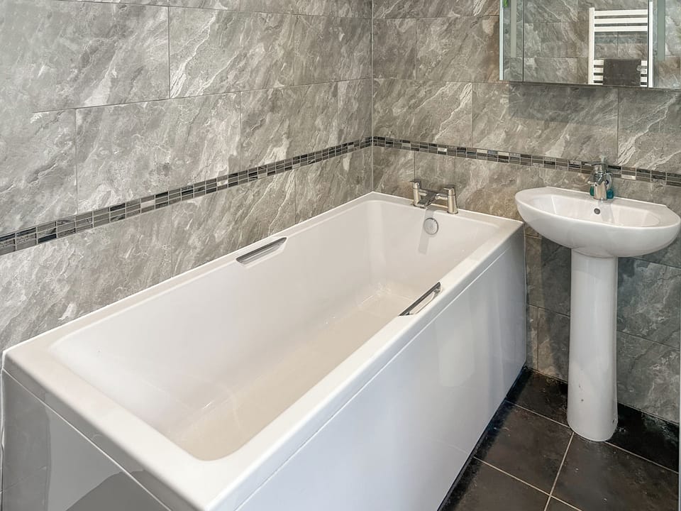 Bathroom | 5 Upper Hillcrest, Peranporth