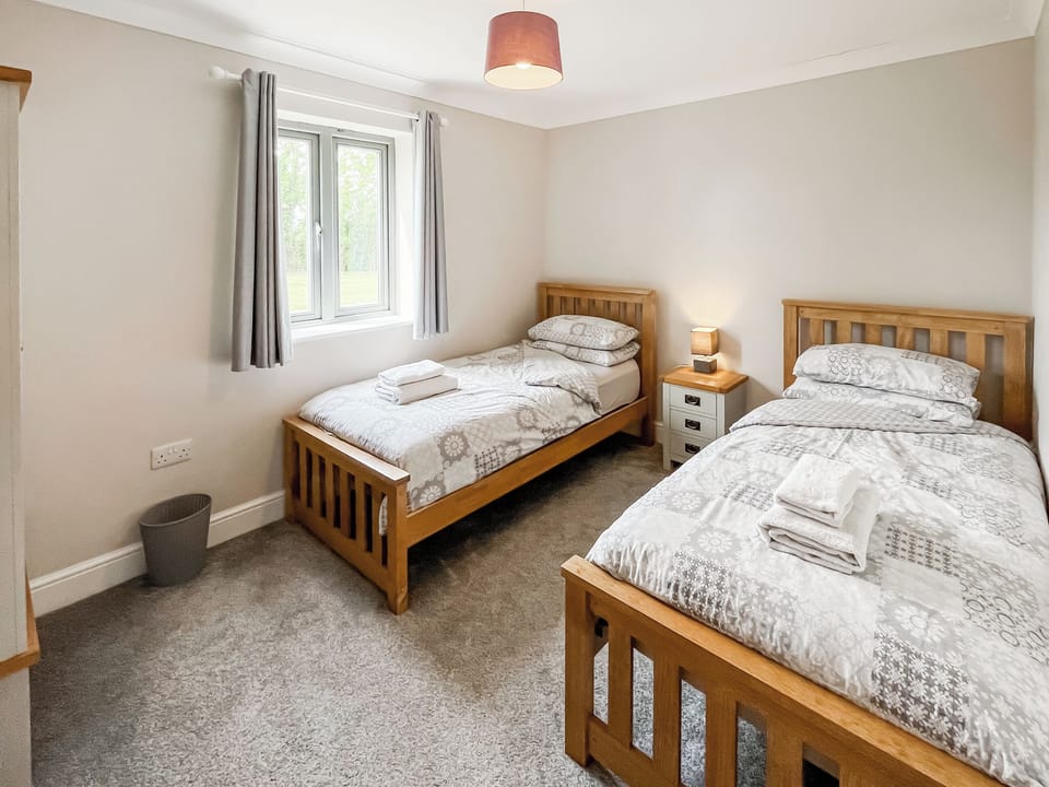 Twin bedroom | The Stables - Acacia Farm, Wrangle, near Boston
