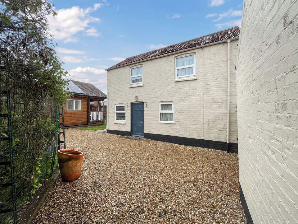 Exterior | Bacchus Cottage - Bacchus, Sutton-on-Sea