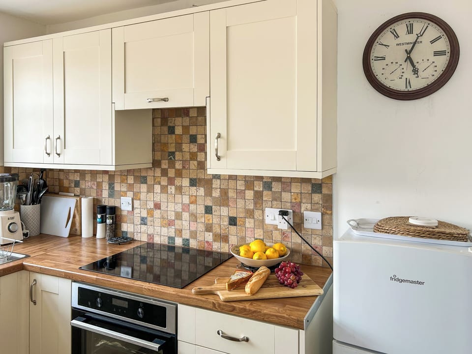 Kitchen | Dragonfly Cottage, St Stephen, near St Austell