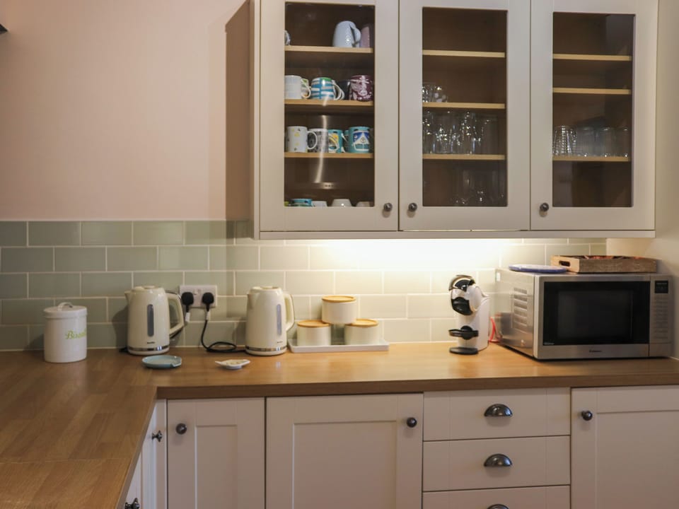 Double bedroom | Bay View - QH Cottages, Criccieth