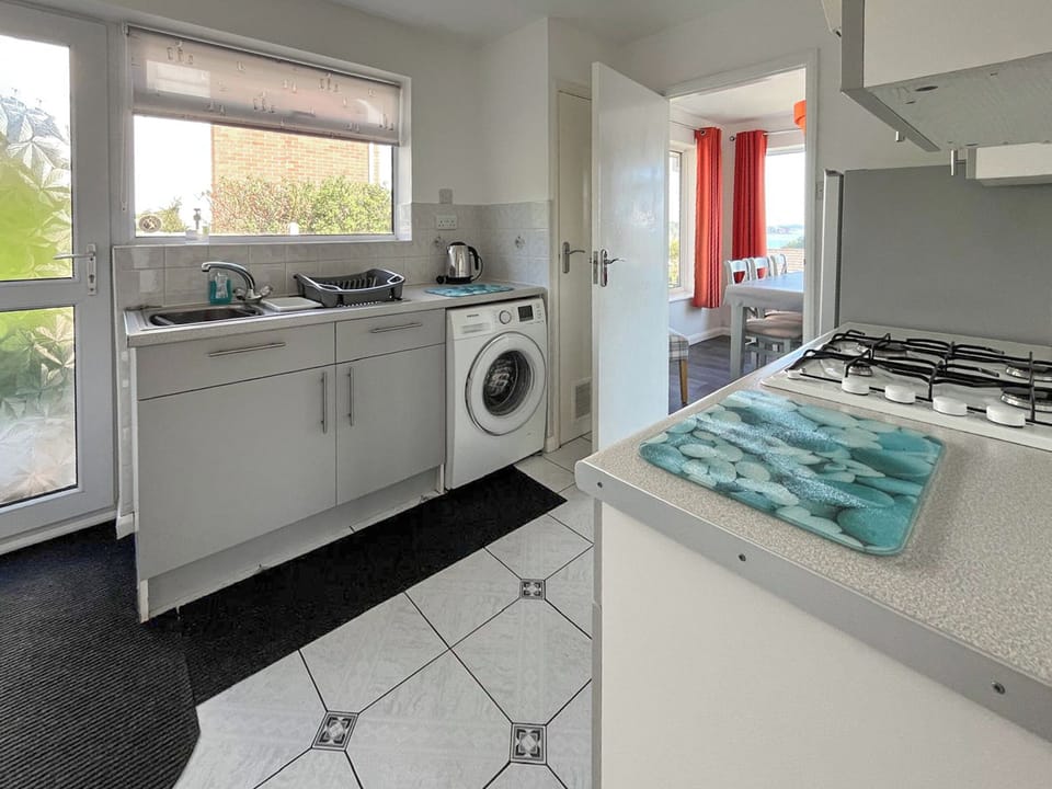Kitchen | Broadsands Bungalow, Paignton