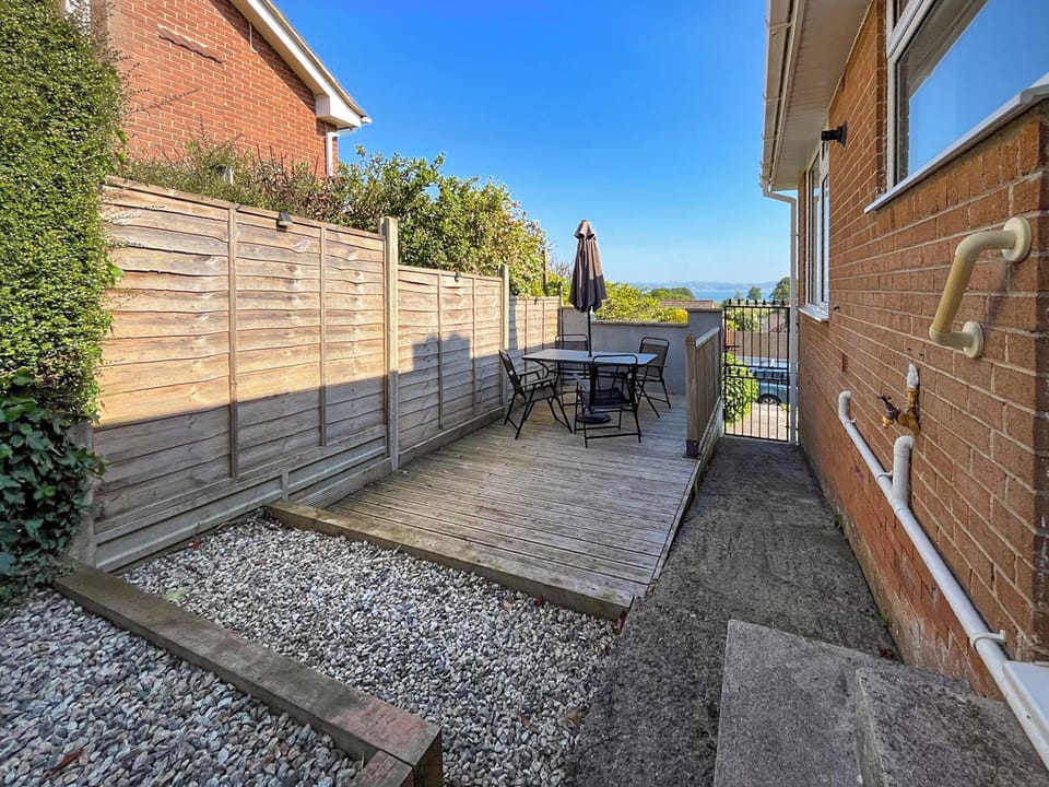 Sitting-out-area | Broadsands Bungalow, Paignton