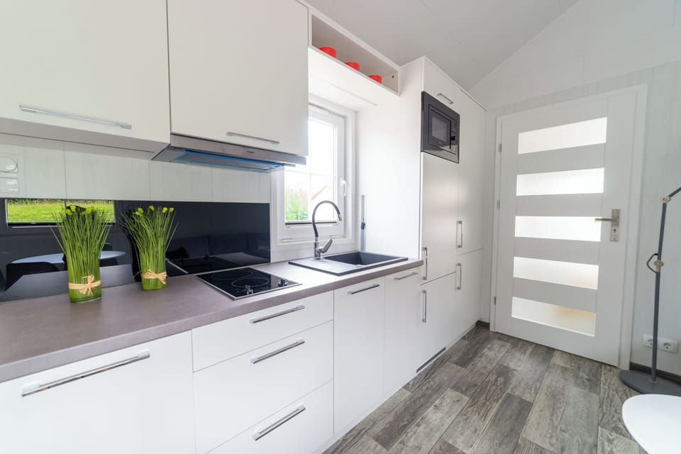Comfort Chalet, Park View | Private kitchen | Full-size fridge, microwave, stovetop, dishwasher