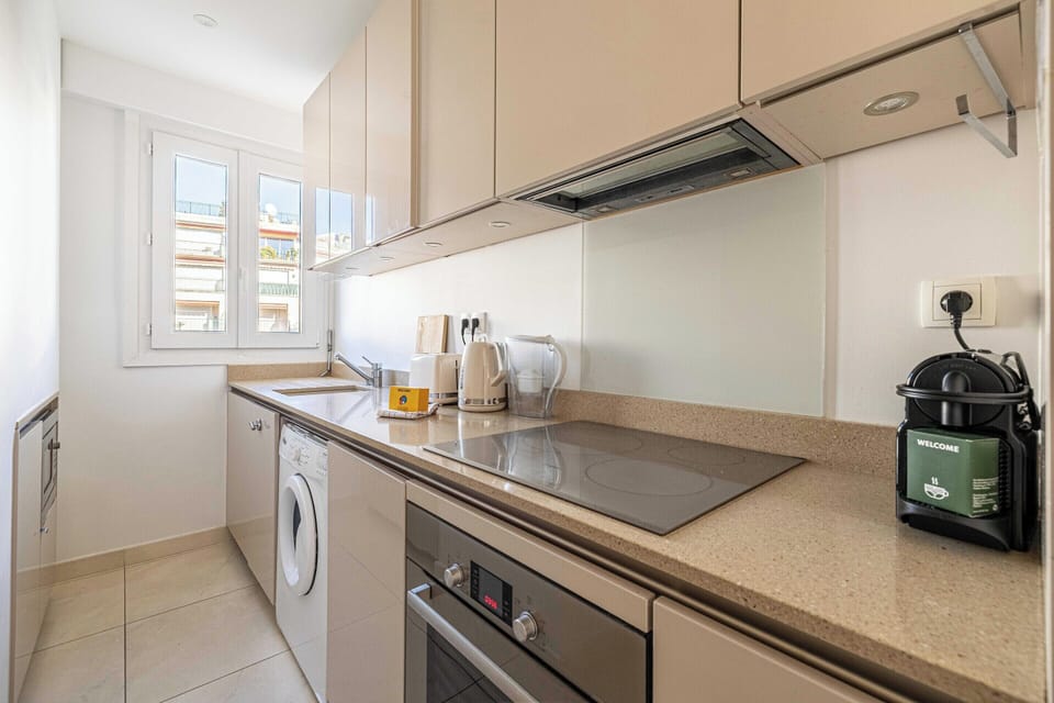 Apartment | Private kitchen | Coffee/tea maker, fridge, microwave, oven