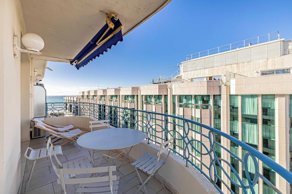 Apartment | Outdoor dining